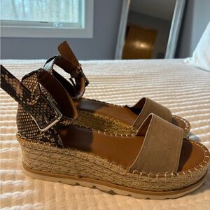 Universal Thread Taupe and Snakeskin Wedge Sandals